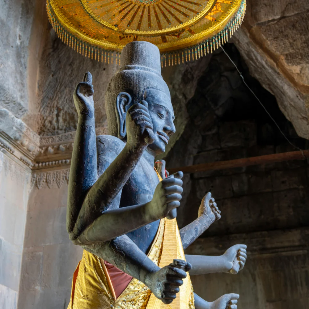 Statue à 8 bras dans le temple d'Angkor wat